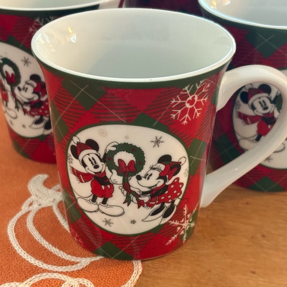 Disney Holiday Dining Set - Picture 6 of 8